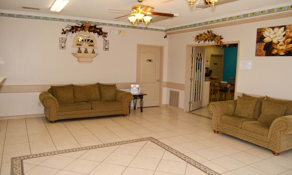 Edinburg House | Texas Inn and Suites City Center at University Dr. Edinburg/McAllen/Pharr