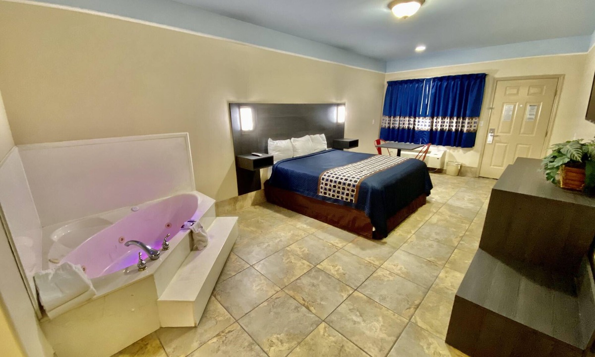 McAllen Hotel | Texas Inn and Suites McAllen at La Plaza Mall and Airport