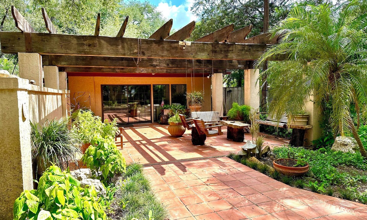 Monte Alto House | The Birdhouse on the Rio - A South Texas Retreat for Nature Lovers & Families!