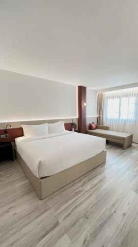 Phuong 6 Hotel | The Concept Hotel HCMC- Premium