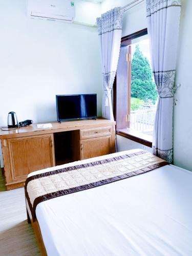Tam Dao Hotel | The Gold House Tam Đảo