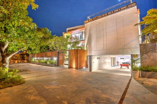Ngu Hanh Son Villa | The Querencia Alma