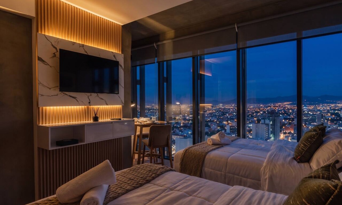 Zona Rosa Apartment | The R Line I UT Skyline Studio I Pool