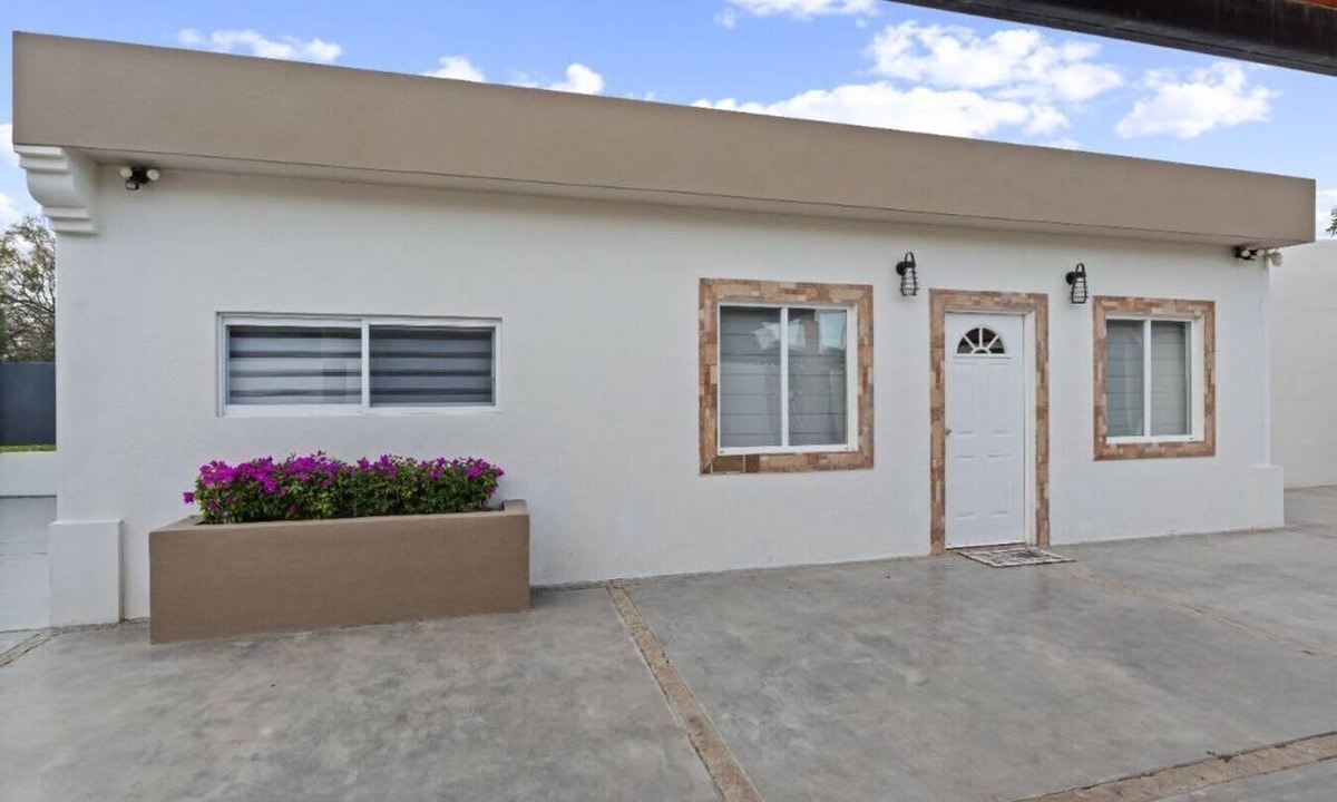 El Centenario Apartment | Tranquil Studio, Steps to the Beach + Parking