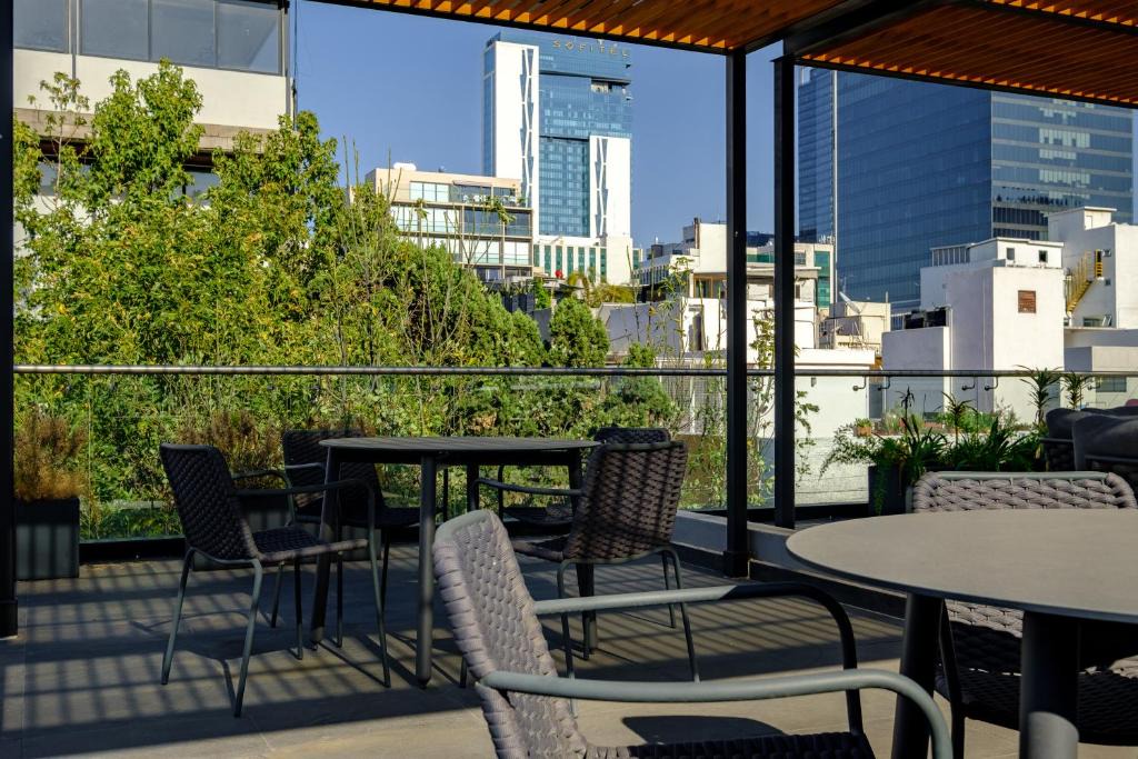 Colonia Cuauhtemoc Apartment | Urban Reforma Mexico City by Lumina