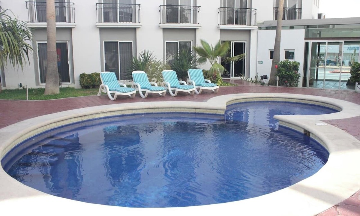 Downtown Cabo San Lucas Hotel | Vibrant Room Perfect for Romantic Beach Getaway – Close to Marina
