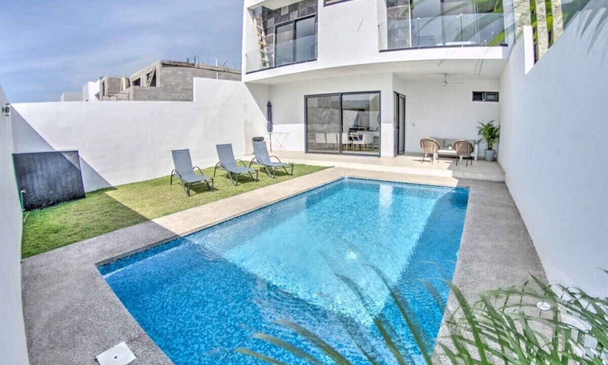 La Cruz de Huanacaxtle House | Villa 16: 5BR & Private Pool w BNayar Beach Club