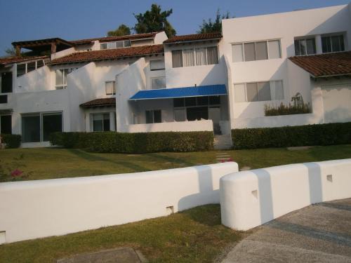 Ixtapa House | Villa Marina Porto Ixtapa in the Private Yacht Club