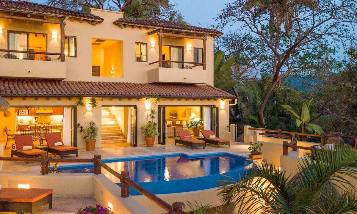 San Francisco Villa | Villa Sweetwater - Ocean view villa just a five-minute walk to the beach!