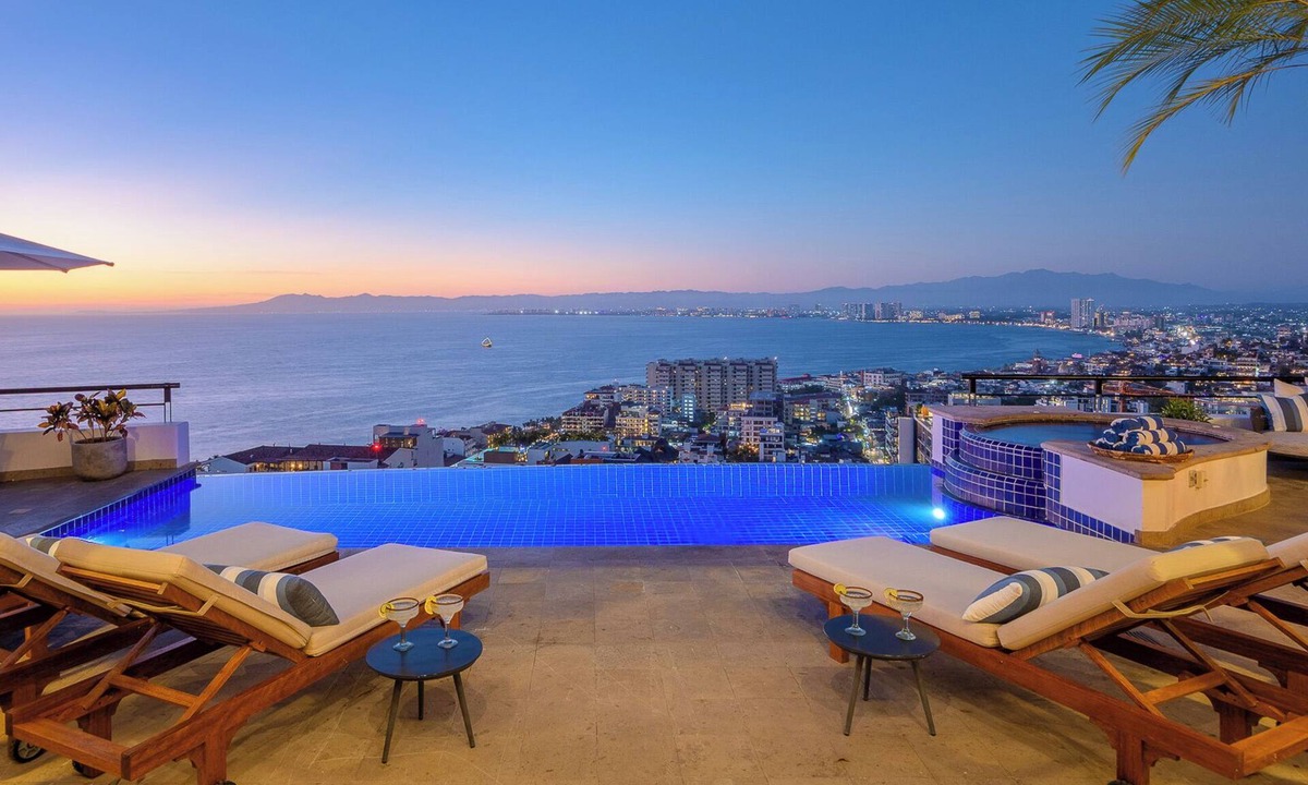 Romantic Zone House | Villa Ventana: 6 Bedroom Luxury Villa with Staff included