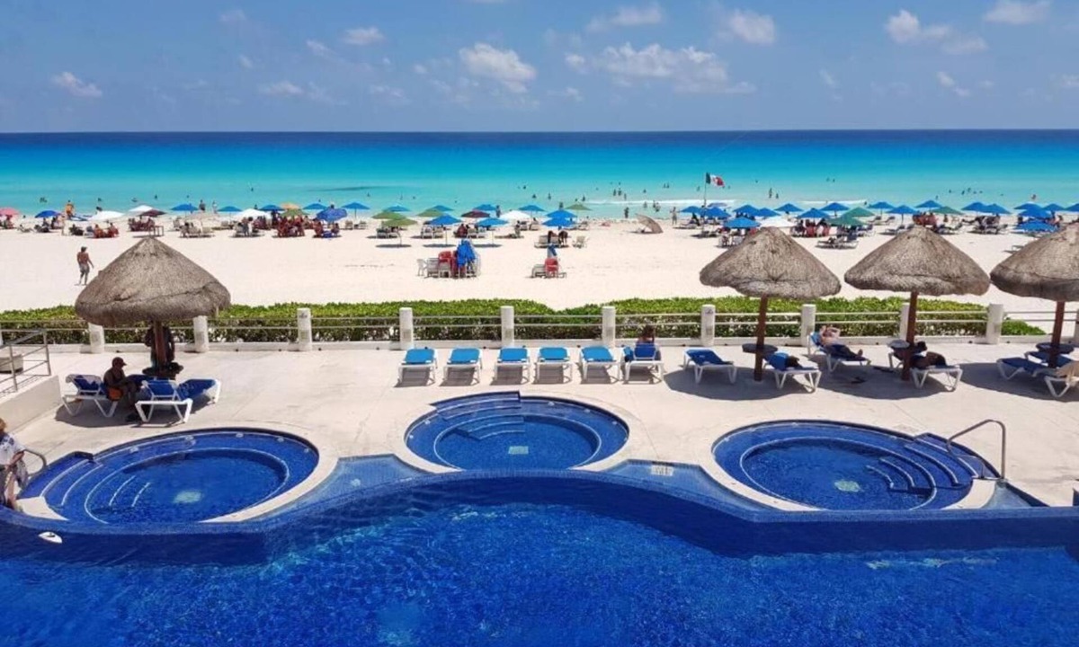 Zona Hotelera Condo | Villas Marlin Renovated Beach and Ocean Front 2 Bed, 2 Bath, 2 Story Penthouse
