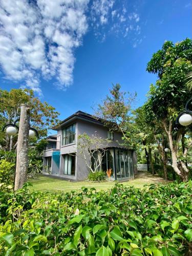 Duong To Villa | Vista Lago - 4 Beds Big Garden Villa! Big Pool Access