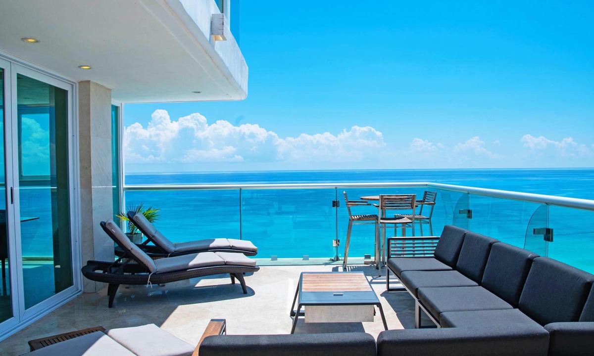 Zona Hotelera Condo | VRBO Premier Host – Private Pools - 6BR/6Bth – Beachfront – Penthouse Combo #201