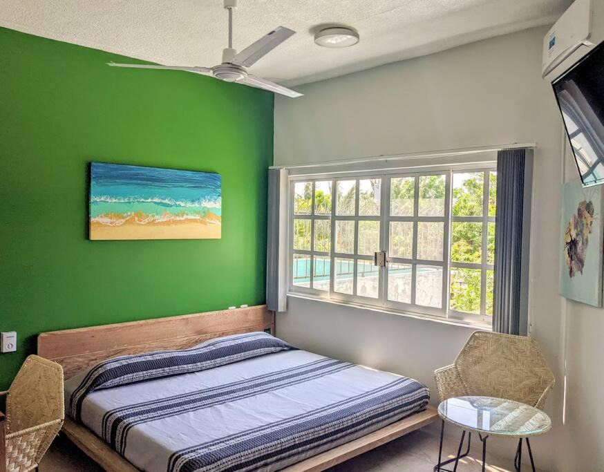 Rinconada Apartment | Walkable Rinconada Studio King Bed, Pool, Fast WiFi - Trees