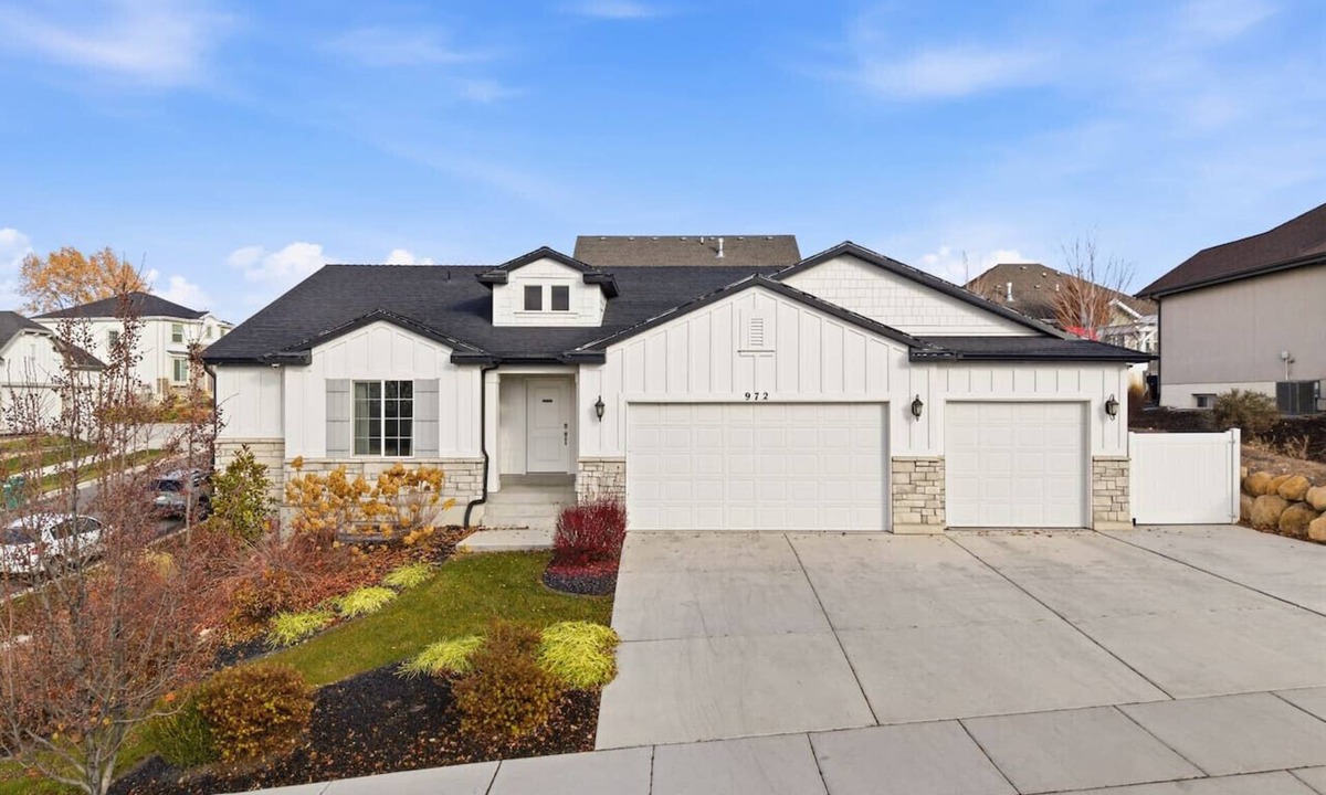 Sunset Heights House | Wasatch Ridge Retreat | Central | Fenced Backyard