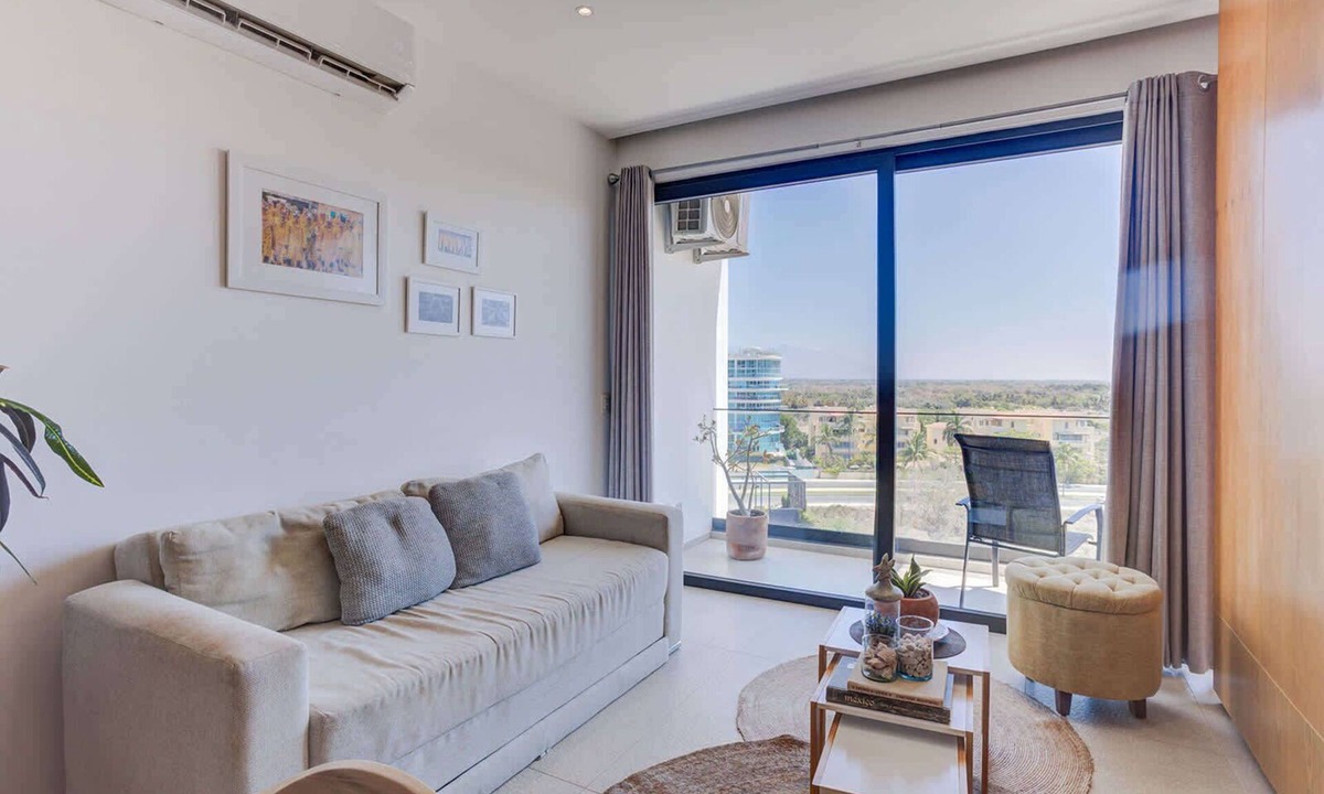 Flamingos Condo | Waterfront condo w/balcony & beach access