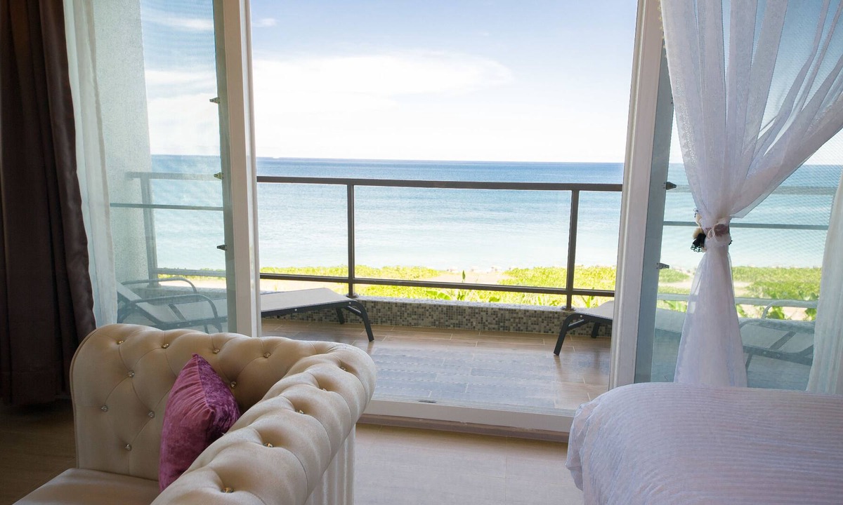 Shoufeng House | White Spray B&B