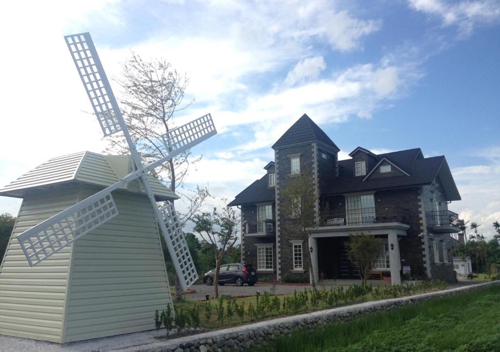Dongshan Bed & Breakfast | Windmills Castle Garden