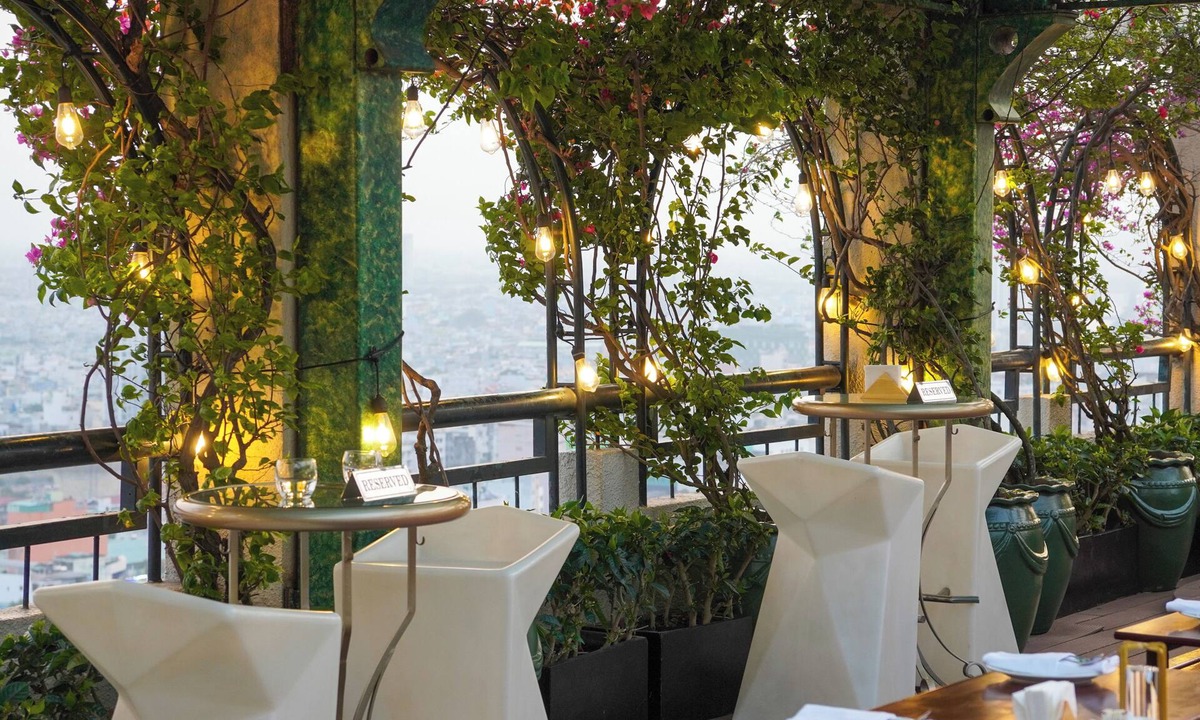 District 5 Hotel | Windsor Plaza Hotel