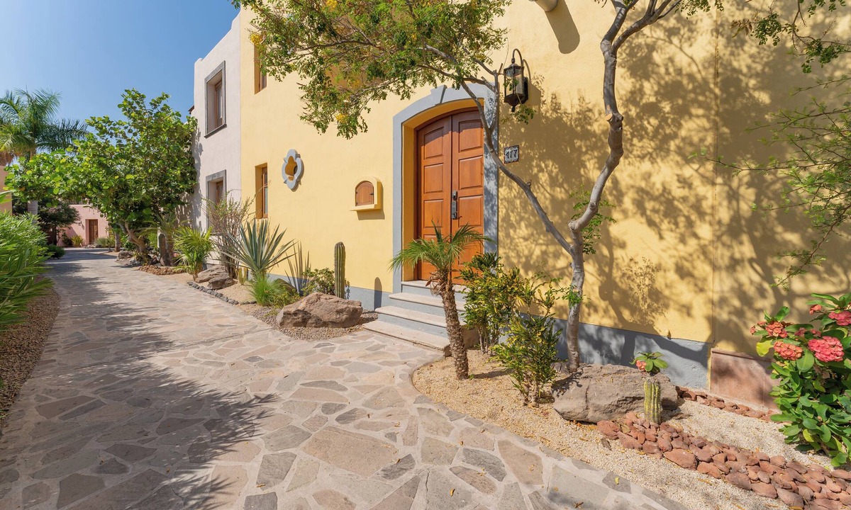 Nopolo House | Wonderful 2bedrooms Home, Golf course view