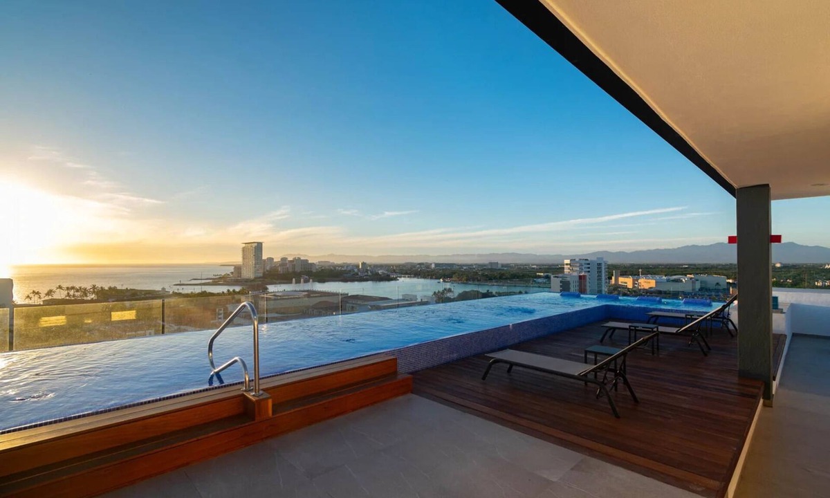 North Hotel Zone Condo | Zoho Skies 2 BDR & Bay View