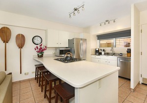 Beachfront Location with GREAT View! Washer/Dryer, Washlet, A/C, Wi-Fi! in Honolulu