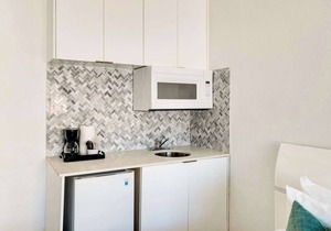 Best Beach Location | Wi-Fi, TV & Amenities in Miami Beach