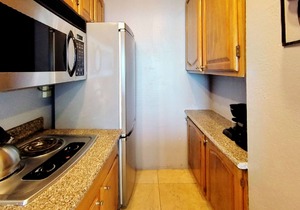 Castle 828 Oceanfront Studio with Balcony! Free Parking, Pool, Beach, Gym, Tennis, and more! in Miami Beach