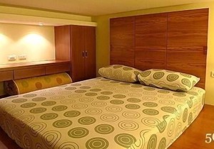European style Romantic Loft for 3 Near TrainSTA