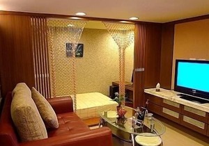 European style Romantic Loft for 3 Near TrainSTA