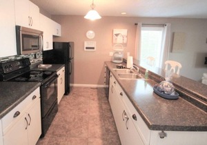 Hawks Nest Condo - Beutiful Lake View! Walk in - no steps! - 2 Full Beds - Best Price & Location! in Osage Beach