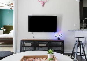 Modern SoCo CozySuites w 2 Pools! #05 in Austin