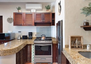 Rent Whole Floor at Luxury Resort: 1st Floor Suites w/Pool and Garden Access