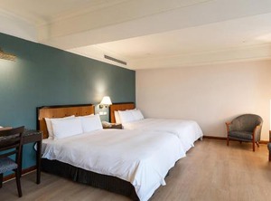 Hotel | West District