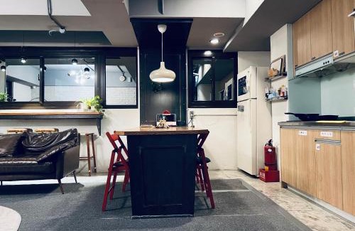 Zhongzheng Hostel | 拉開門輕旅 Le Passage Hostel