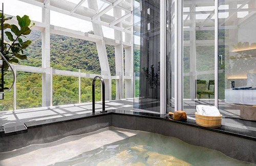 Jiaoxi Hotel | 112 m² Hotel ∙ 5 guests