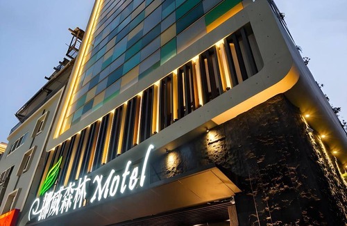South District Hotel | 145 m² Motel ∙ 7 guests