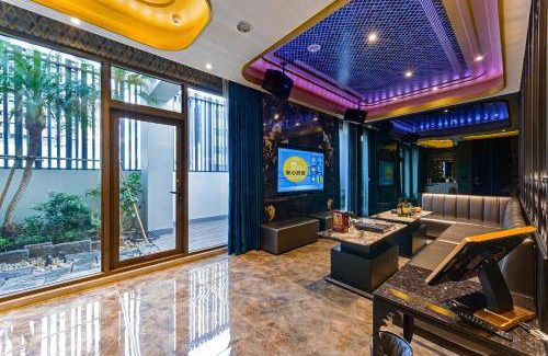 South District Hotel | 145 m² Motel ∙ 7 guests