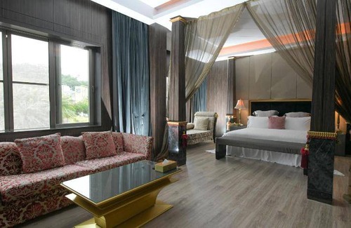 East District Hotel | 192 m² Motel ∙ 4 guests