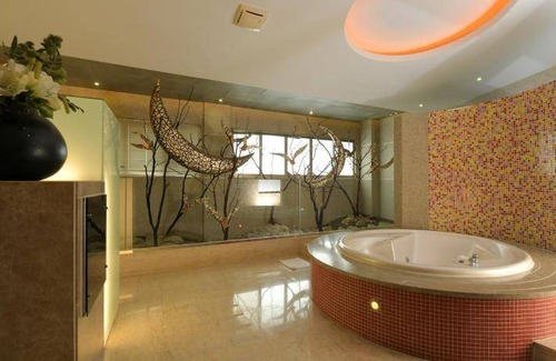 East District Hotel | 192 m² Motel ∙ 4 guests