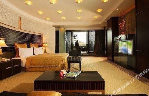 East District Hotel | 195 m² Hotel ∙ 2 guests