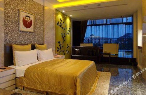 East District Hotel | 195 m² Hotel ∙ 2 guests