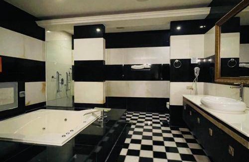 West District Hotel | 20 m² Motel ∙ 4 guests