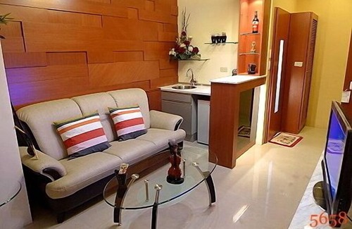 Sinsing District Apartment | Japanese Style Apartment for 4 near Kaohsiung Railway Station
