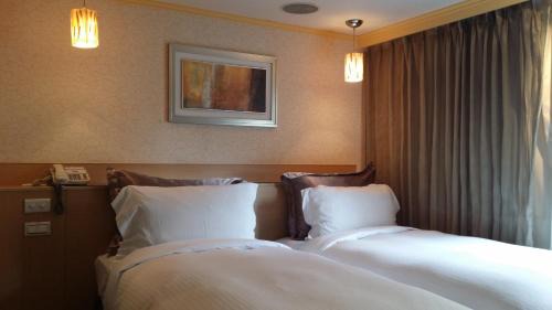 Zhongshan Hotel | The Moon Hotel