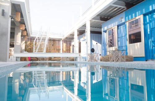 Xiaoliuqiu Hostel | Travel Light Bubble Diving Center