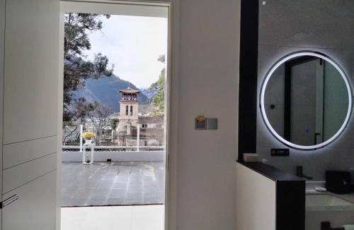Deqen County House | 九米堂前民宿茨中教堂店