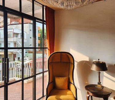 East District Villa | 包棟-事務所洋樓 The Remote Living-台南獨棟古典洋樓8-10人 停四台車