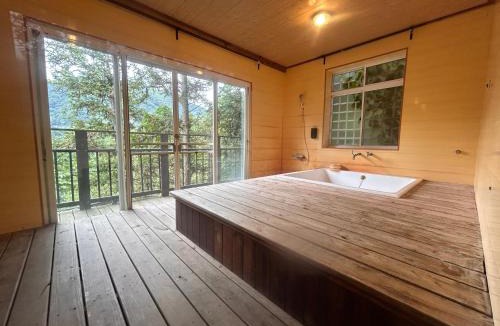 Ren'ai House | 巒大山居