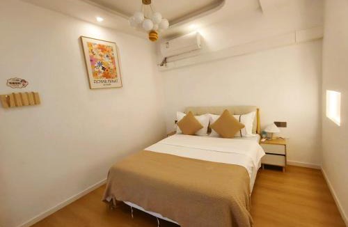 Honghuagang District Apartment | 市中心2室1厅全景落地窗房全屋空调免费停车